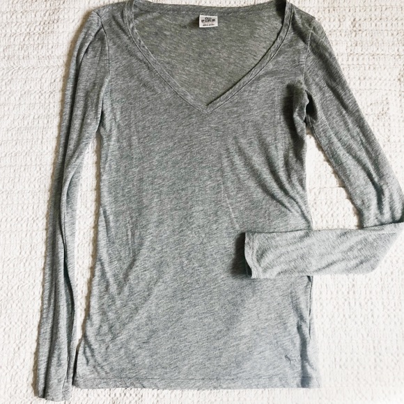 PINK Victoria's Secret Tops - 3/$15 VS Pink // Basic gray long sleeve tee